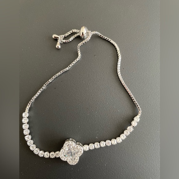 Synthetic white sapphire necklace and bracelet set - Picture 3 of 8